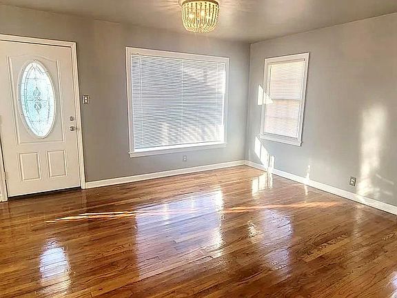 3rd image of 2257 Roberta Dr