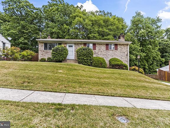 4th image of 8714 Oakdale St