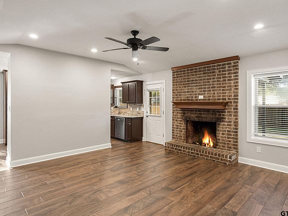 3rd image of 914 Corey Dr