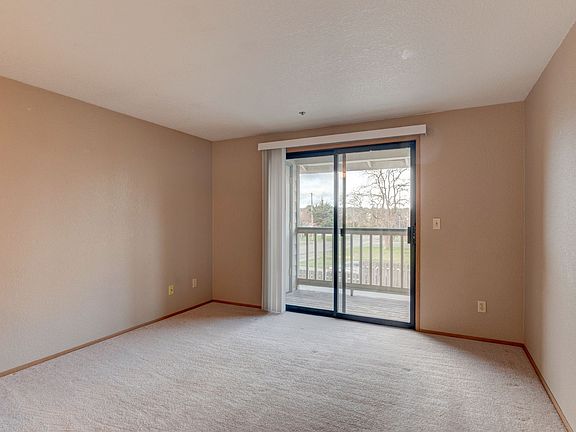 3rd image of 1084 SE 4th Ave APT 203