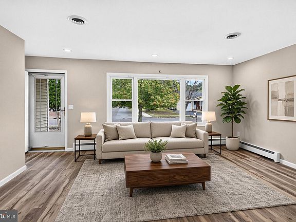 3rd image of 50 Oakfield Rd