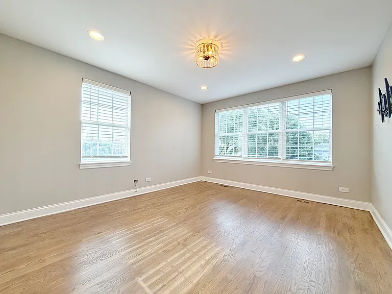 2427 W Grenshaw St #2 — Photo 9