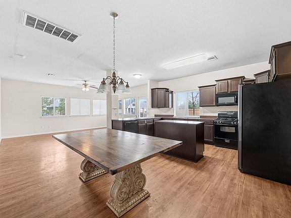 5th image of 601 Silver Wing Dr