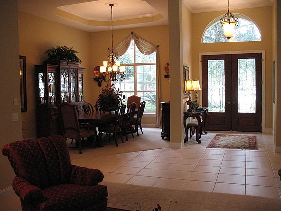Foyer/Dining Room View