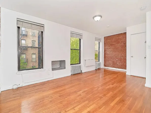 241 West 24th Street image 1 of 5