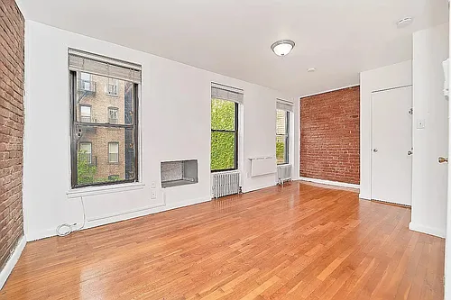241 W 24th St Photo 1