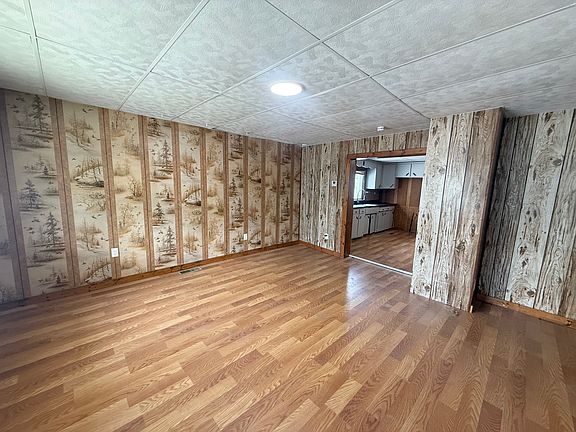 2nd image of 754 N Sharpsville Ave