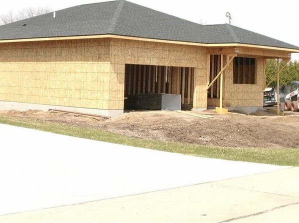 660 Hunter Dr, Evansdale, IA 50707