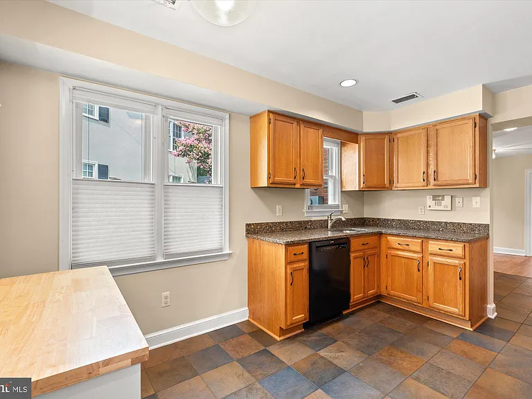 16 E Braddock Rd — Photo 12