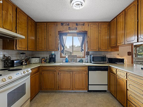 3rd image of 10301 Emily Dr
