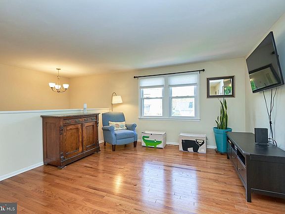 4th image of 603 Worchester St