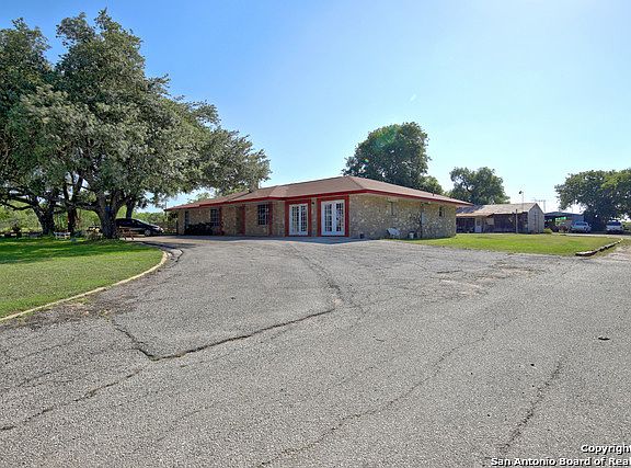 3rd image of 2457 Fm 1516 S