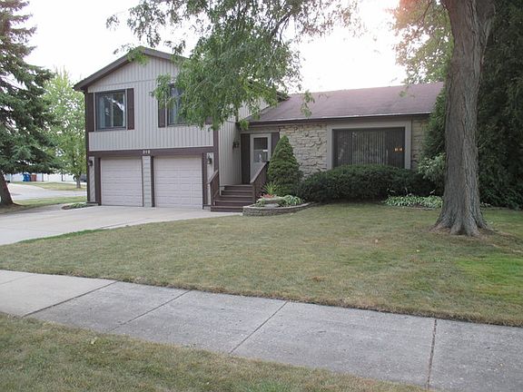 2nd image of 318 Bridgewater Ln