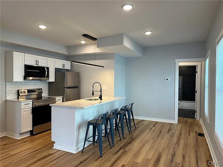128 Caroline Ave — Photo 3