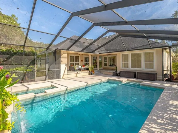 371 Oak Grove Island Dr, Brunswick, GA 31523