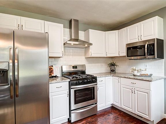 4th image of 207 Lafayette Ln