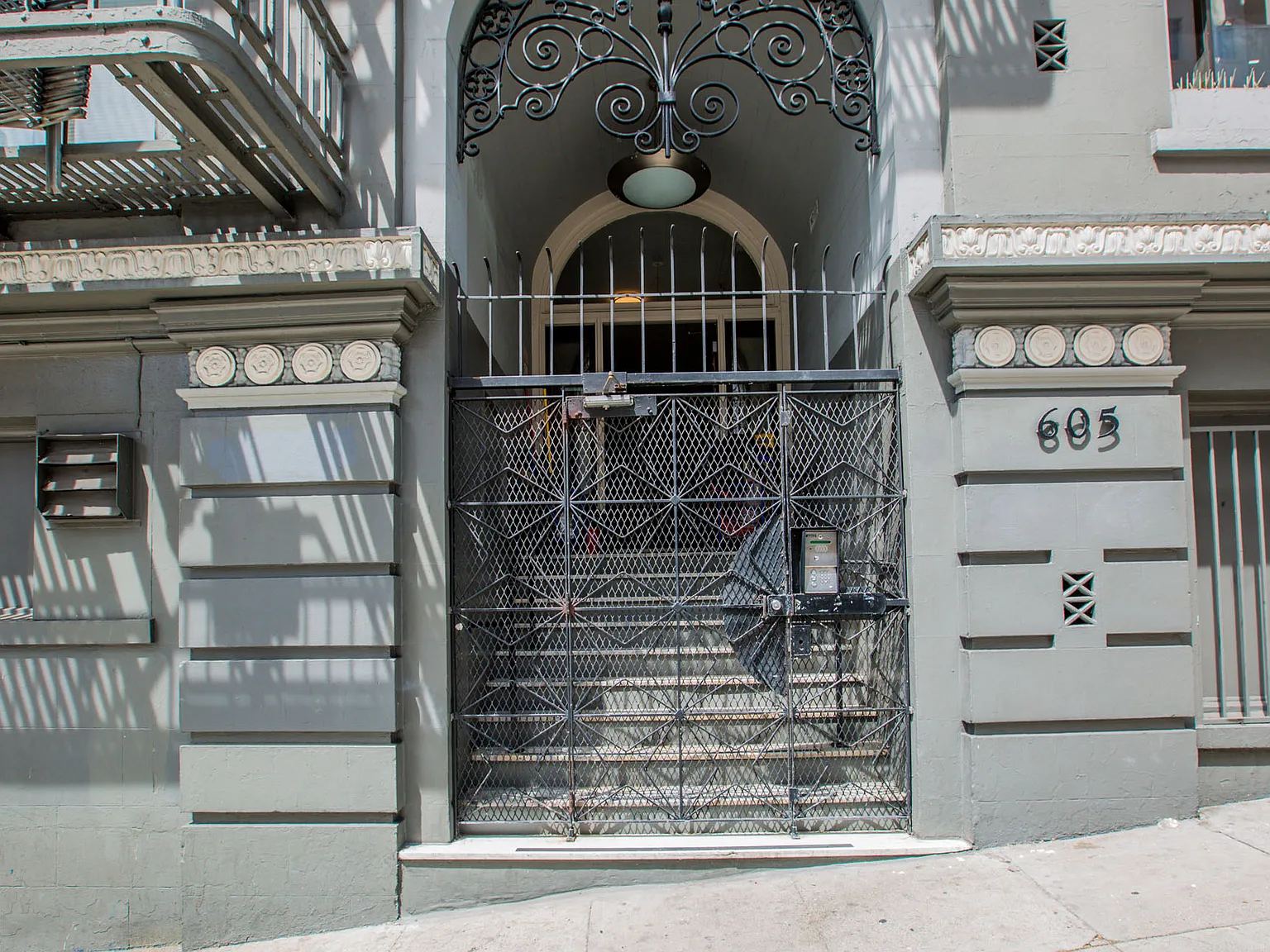 605 Jones — Photo 2