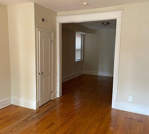3rd image of 1106 W Grace St #2