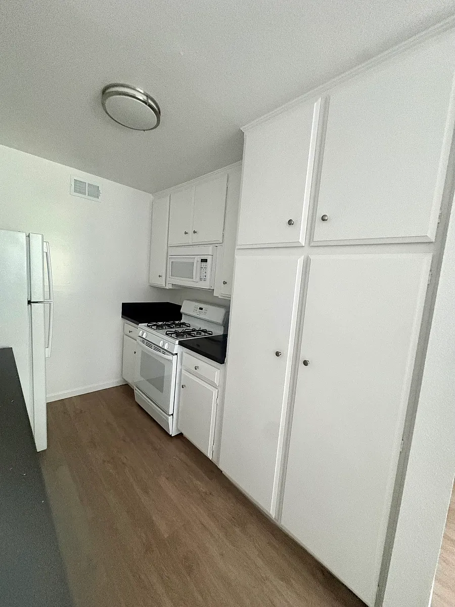 Building Photo - 12207 Riverside Dr #105