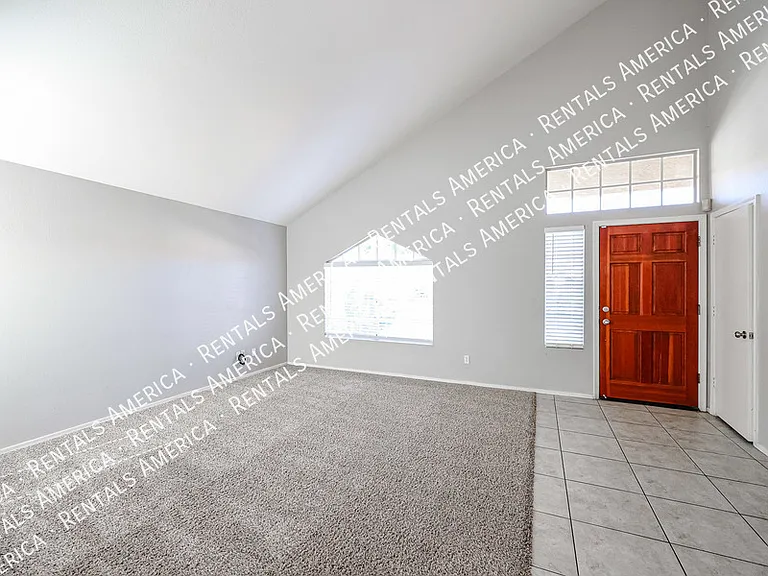 2361 W Myrtle Dr — Photo 5