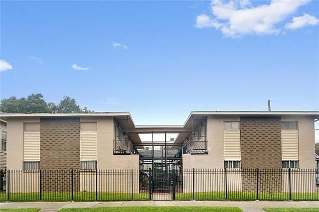 1st image of 2601 Carondelet St APT M