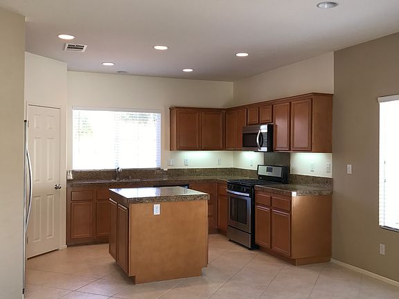 3rd image of 64151 Atlas Mountain Ave