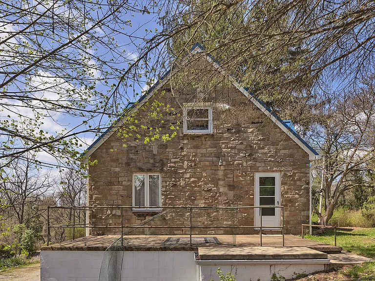 10 Alsop Rd — Photo 35