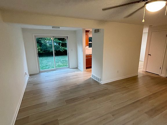 5th image of 2740 Tiara Ave