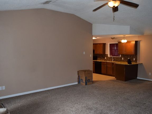 5th image of 106 Oak Hill Dr