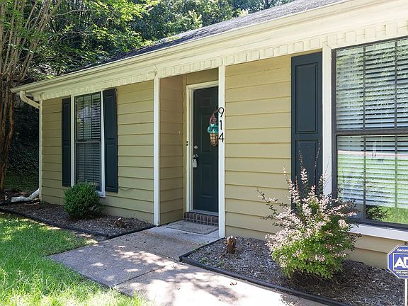 3rd image of 914 Crawford Cir