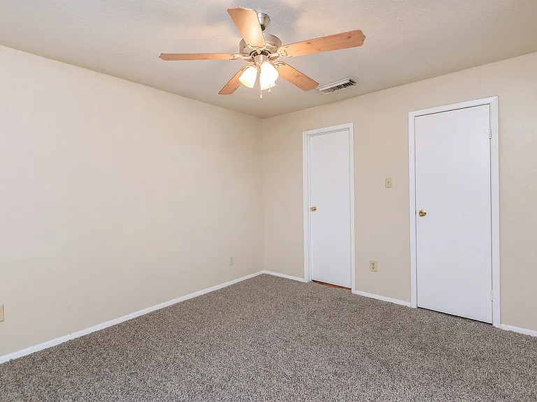 Stone Hollow Apartments — Photo 20