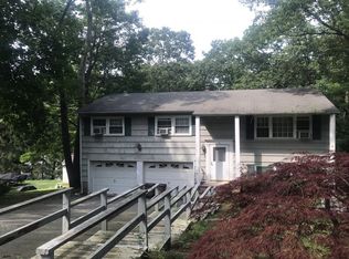 5 Mallory Rd, West Milford, NJ 07480