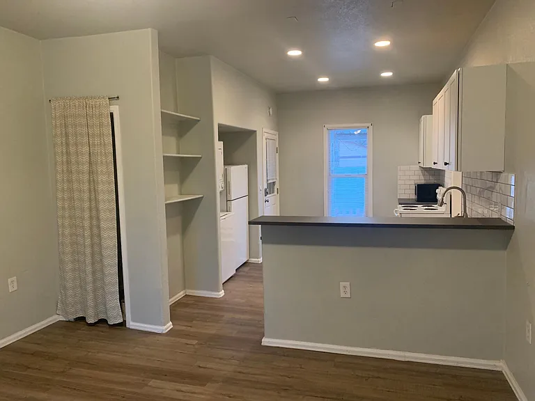 115 N Walnut St #B — Photo 5