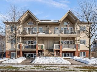 165 Waterbridge Dr #10, Ottawa, ON K2G 7G3