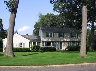 160 Saxonwood Rd, Fairfield, CT 06825