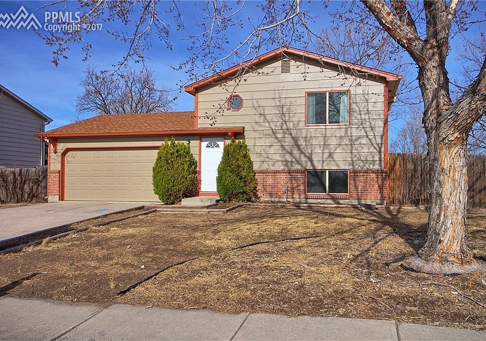 Welcome home to your bi-level beauty on a large corner lot