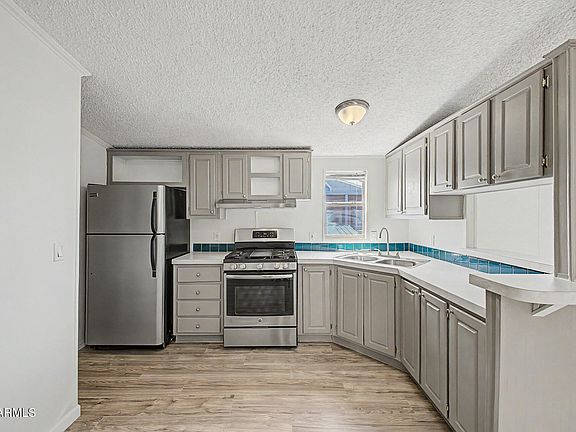 5th image of 8427 W GLENDALE Avenue #210