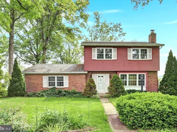 90 Reinholds Rd, Reinholds, PA 17569