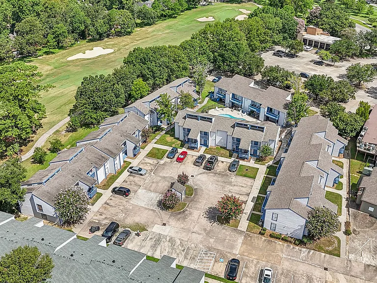 ROOKWOOD GOLF APARTMENTS — Photo 25