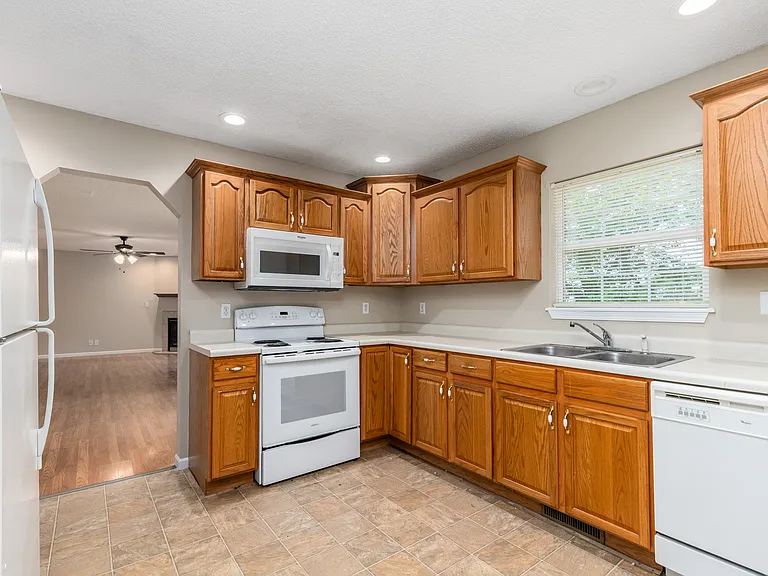 131 Sawmill Ln — Photo 2