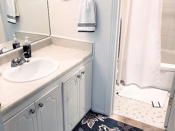 3rd image of 2712 Whitney Pl APT 636