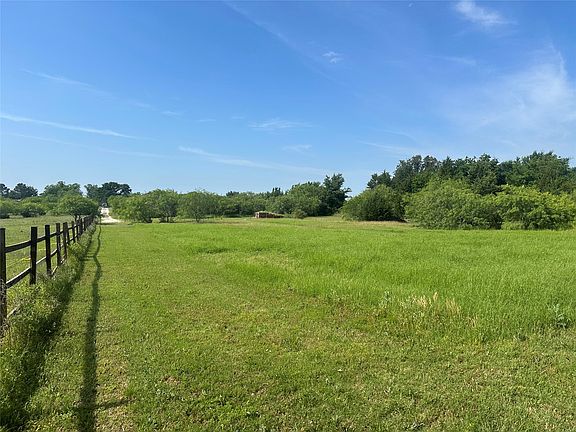 3rd image of 2200 Tipps Rd
