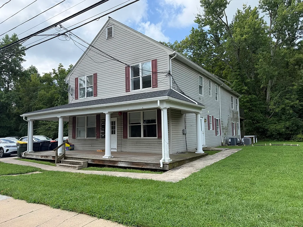 4 bed, 2.0 bath, 650 sqft, $2,300 — Photo 1