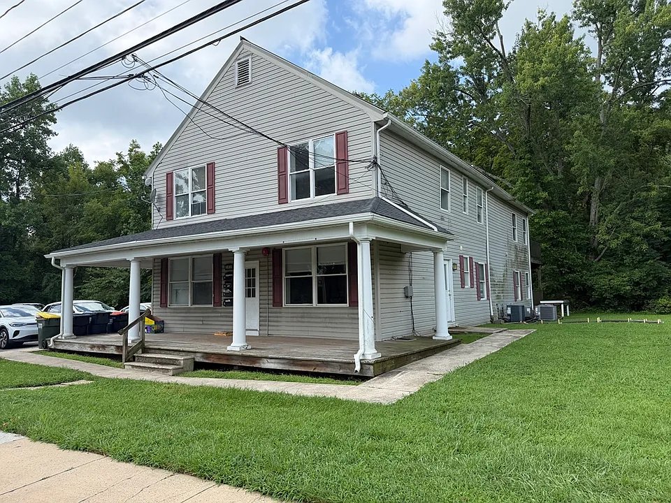 203 New London Rd #4
