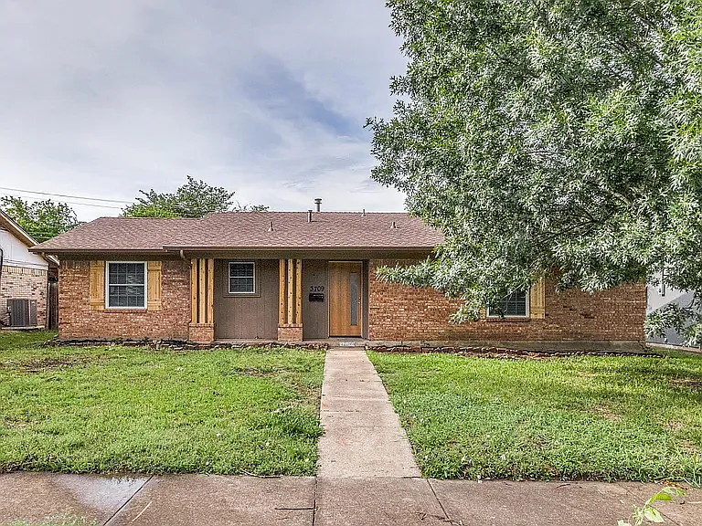 3709 Hilton Dr