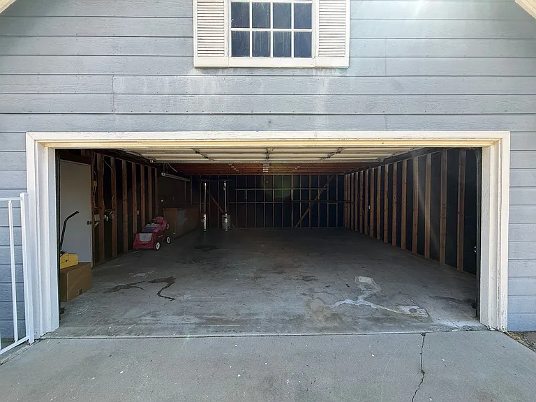 16327 Bassett Ct — Photo 19