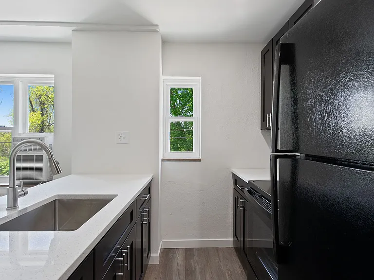 Hillside Apartments — Photo 12