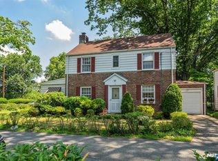 2 Allen Pl, Fair Lawn, NJ 07410