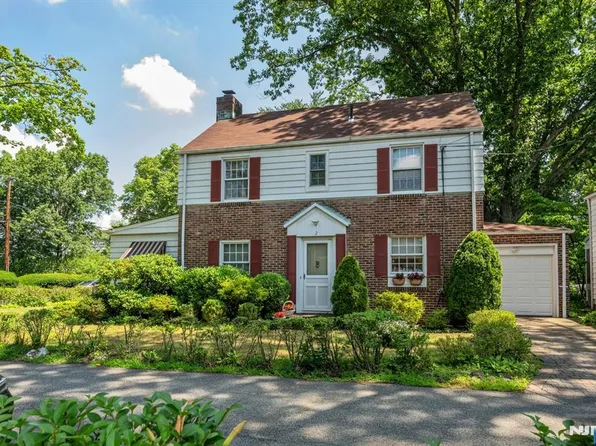 2 Allen Pl, Fair Lawn, NJ 07410