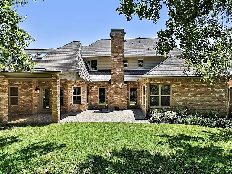 810 Herdsman Dr — Photo 42